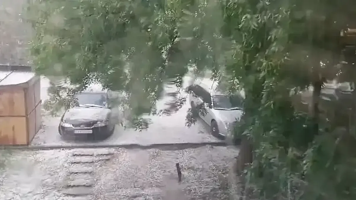 Невиждана градушка. 5 минути и всичко побеля