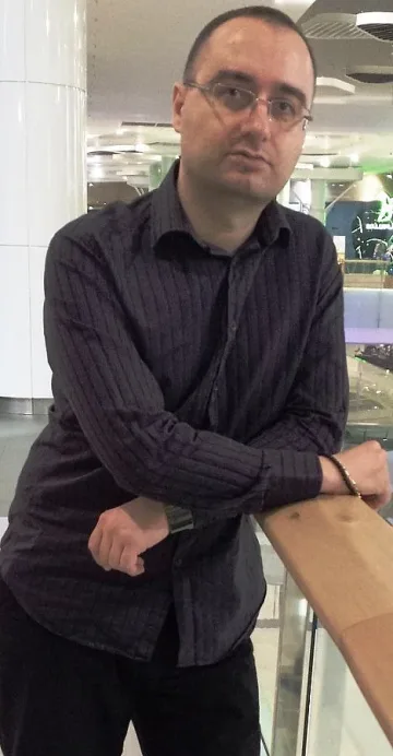 Зоран изгря в парламента