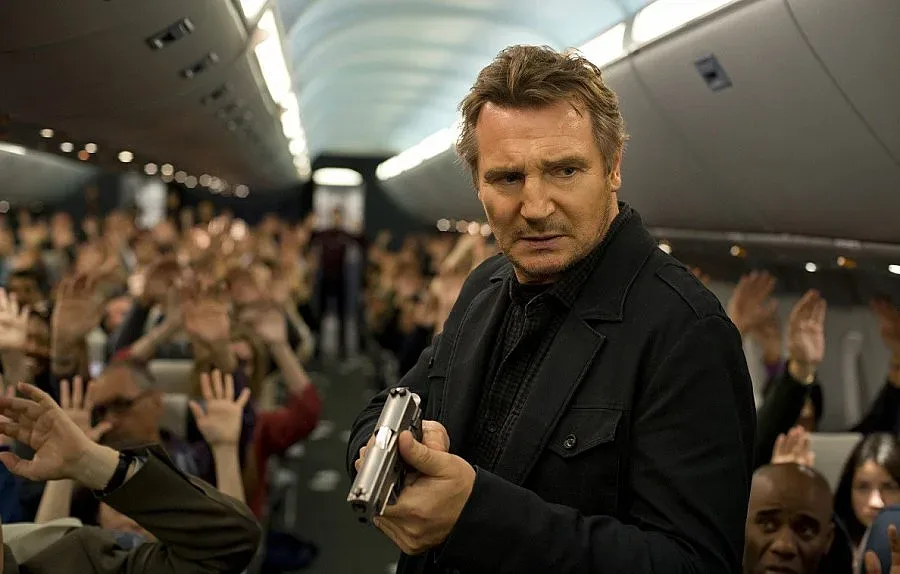 Лиъм Нийсън е детектив във въздуха