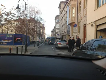 МВР провежда акция около Столична община и Общинска банка