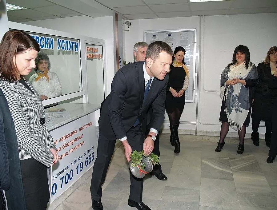 Пощите атакуват куриерския пазар