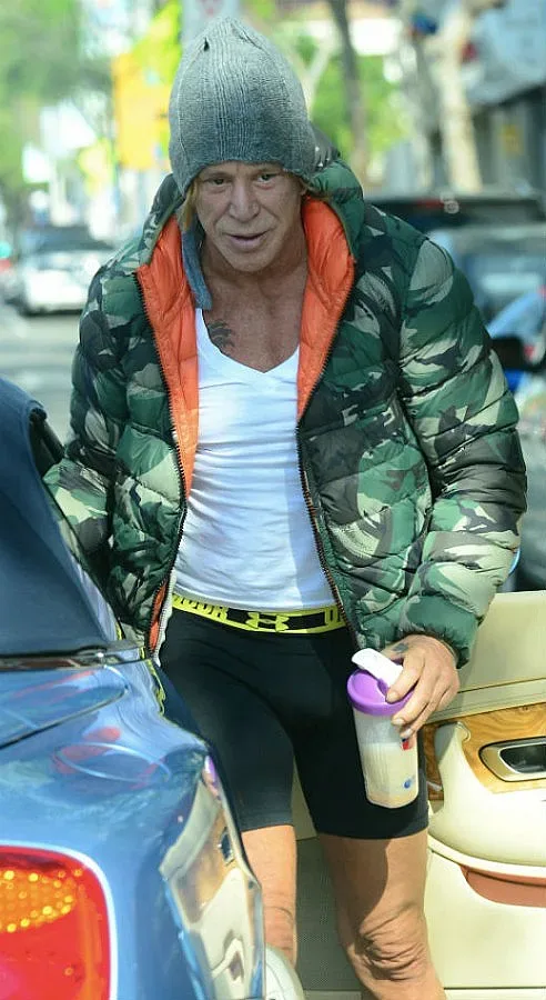 Мики Рурк се подкрепя с протеини