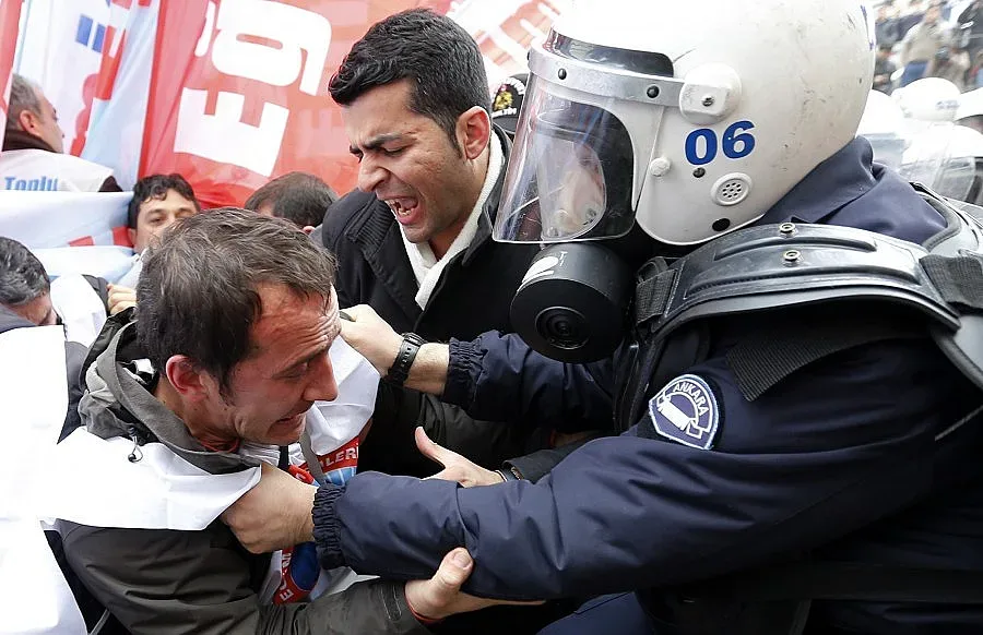 Ердоган подчини съдебната система