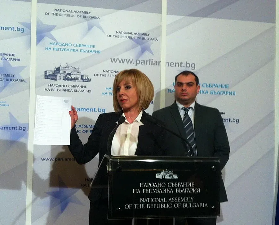 Манолова открои 77 новости в Изборния кодекс