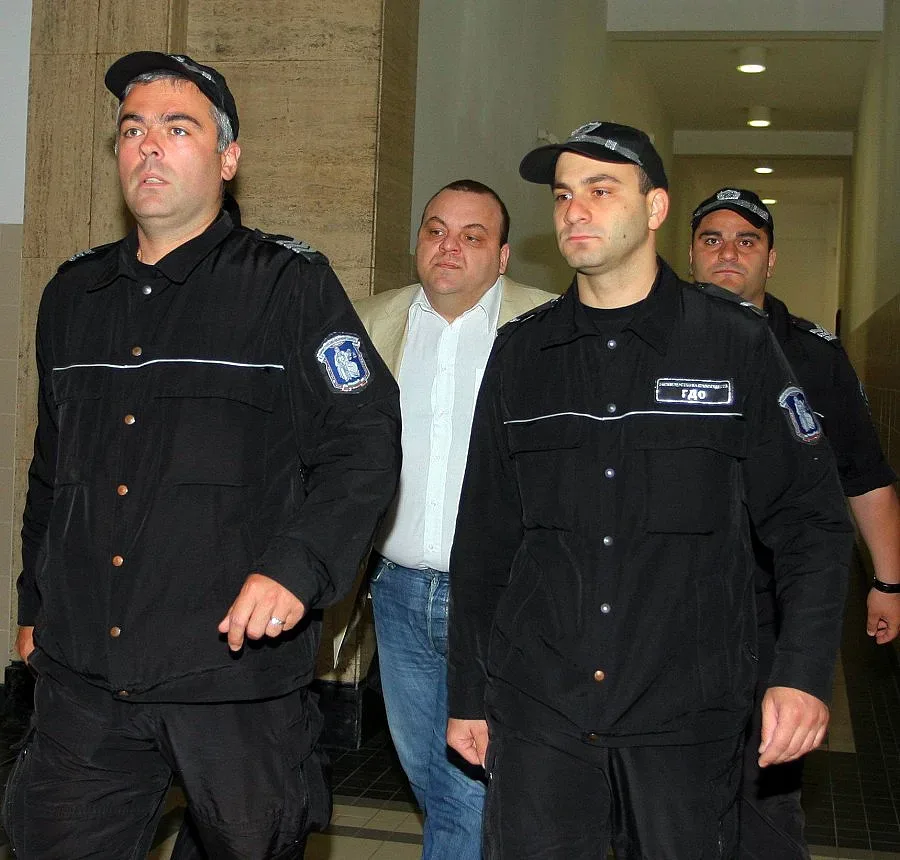 Румънец увърта за Чеци