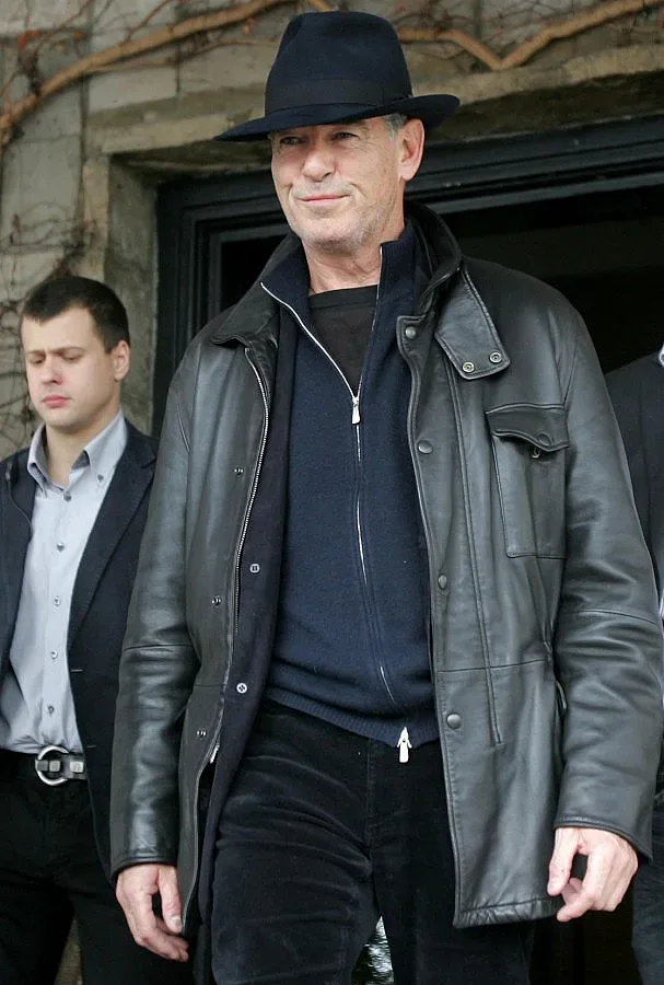 Джеймс Бонд кацна в София