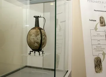 Русенци се дивят на кана от щраусово яйце