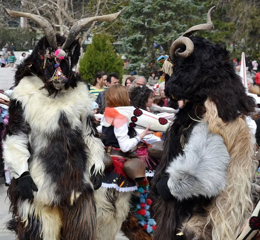 Над 200 кукери се събират в Широка лъка за "Песпонеделник"