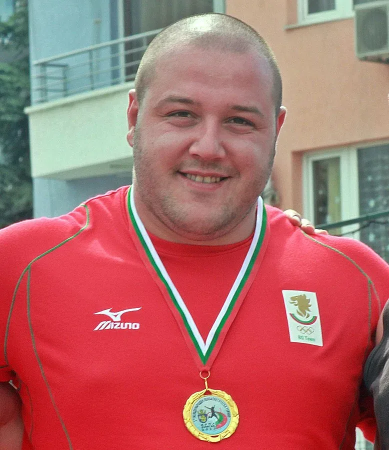 Двама атлети представят България на световното в зала