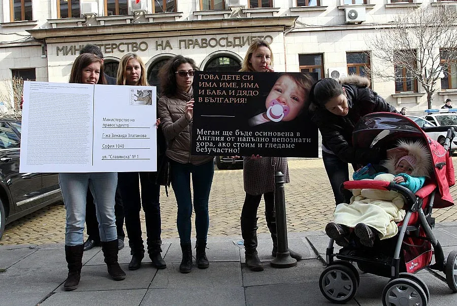 Протестиращи се събират в подкрепа на Елисавета Попова