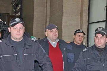 Съдът заседава по делото срещу Чеци