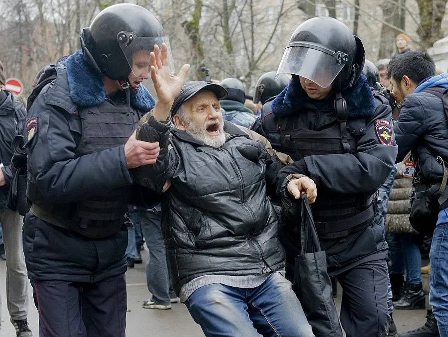 Затвор за протестиращи срещу Владимир Путин