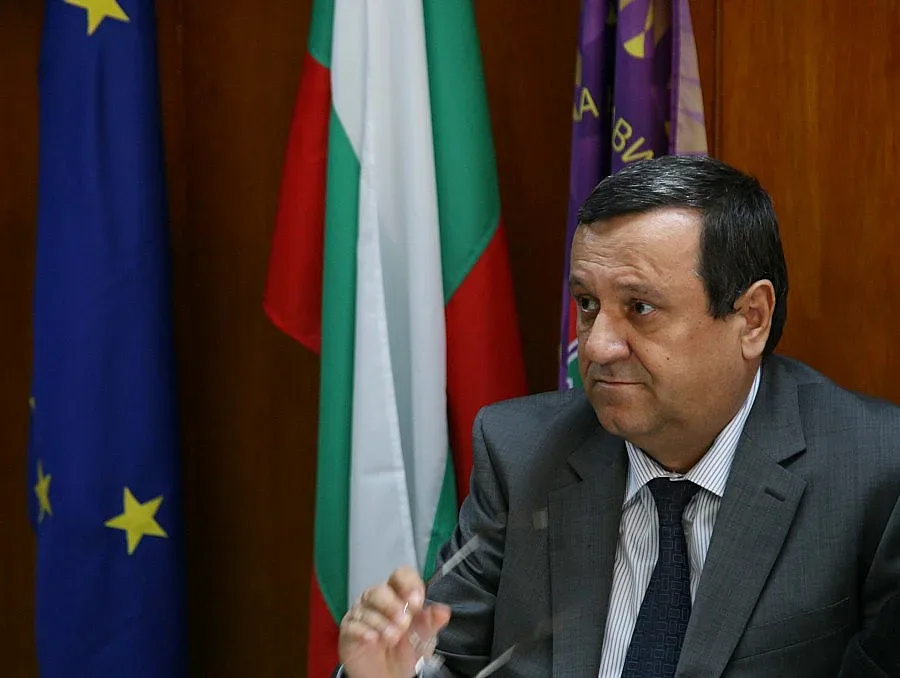 Aдемов: Не трябва да смесваме социалното подпомагане и осигуряване