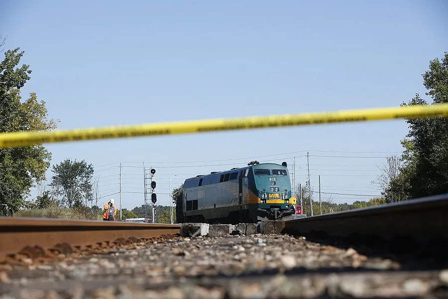 4000 литра гориво се разляха след влакова катастрофа в Канада