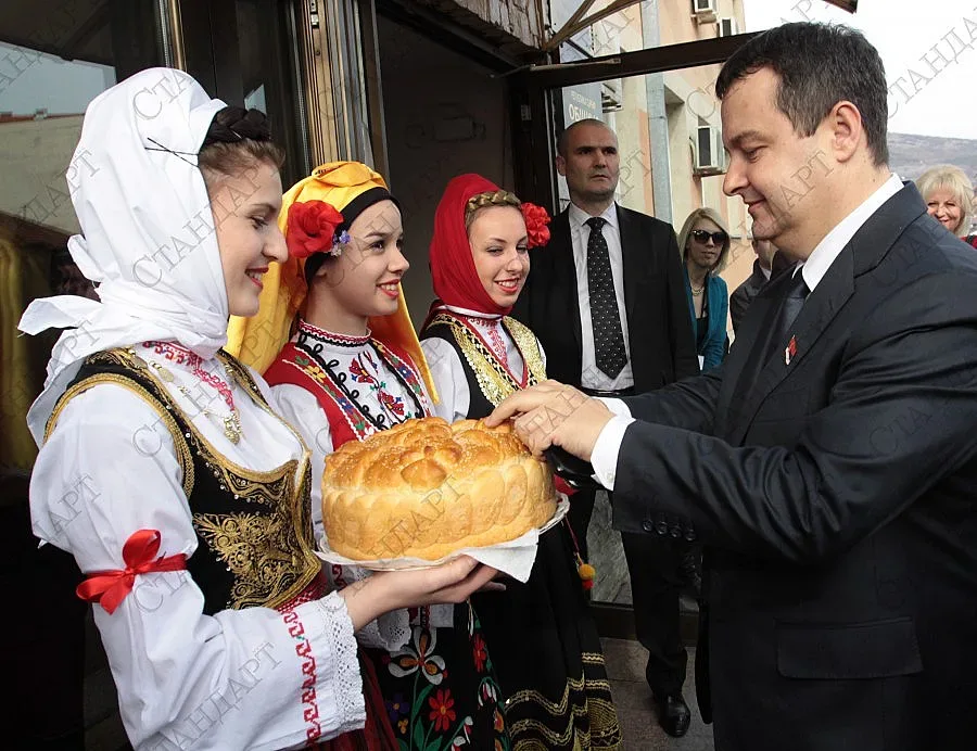 Орешарски събира Понта и Дачич