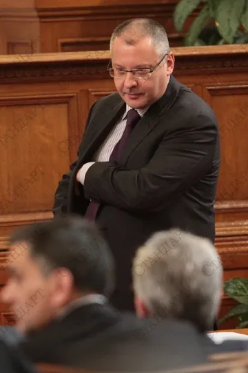 100 камери във Фейсбук за Сергей