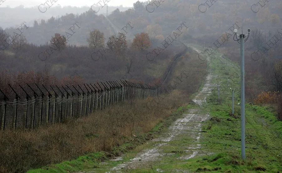 Уволнения заради оградата на границата
