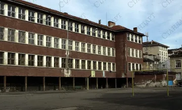 Класическата остава в центъра