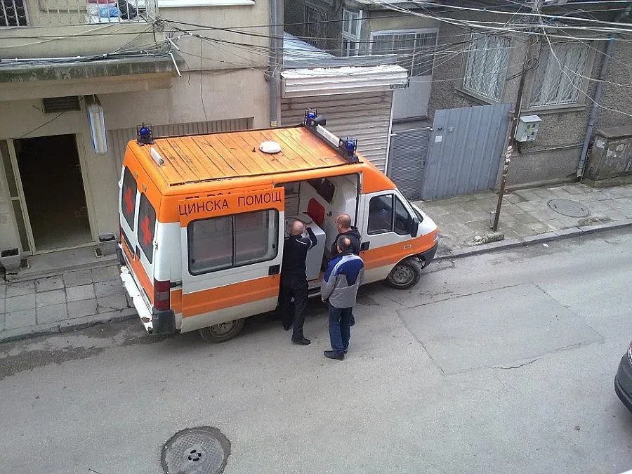 Линейка превозва ... мебели (СНИМКИ)