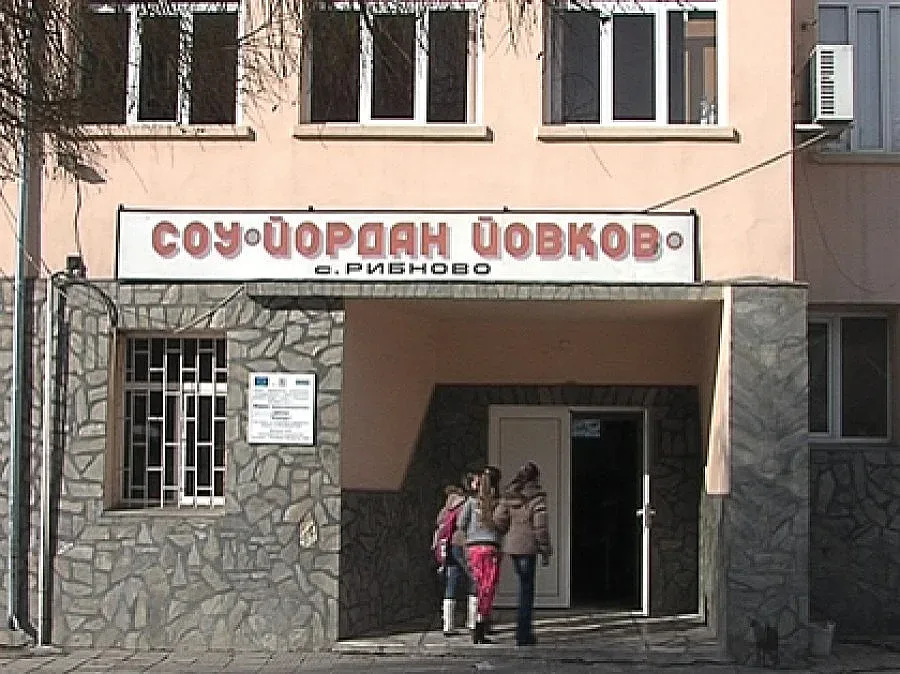 Уволнен директор иска имунитета на депутат