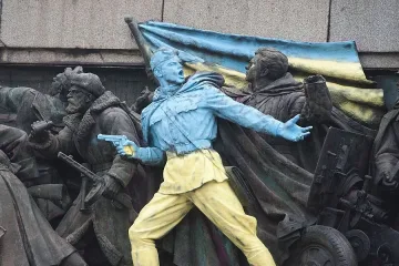 Боядисаха паметника на Съветската армия за пореден път