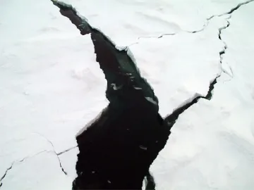 Деца се удавиха в заледена река в Китай