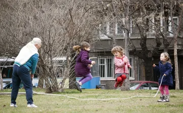 По-хладно със слаби дъждове в неделя