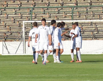 На почивката: Славия води на "Левски"