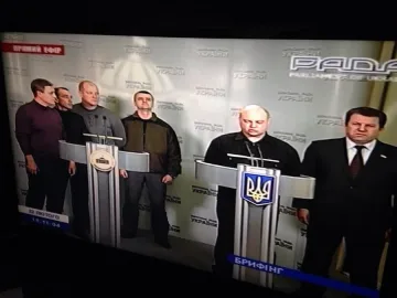 Витаят слухове за оставка на Янукович, полицията мина към гражданите