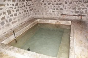 Чужденци се лекуват с минерална вода в Пирин