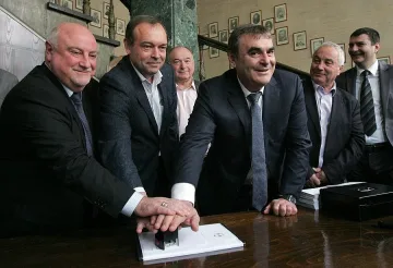 "Левски" плаши "Славия" с Валери