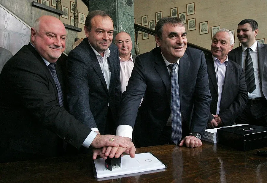 "Левски" плаши "Славия" с Валери