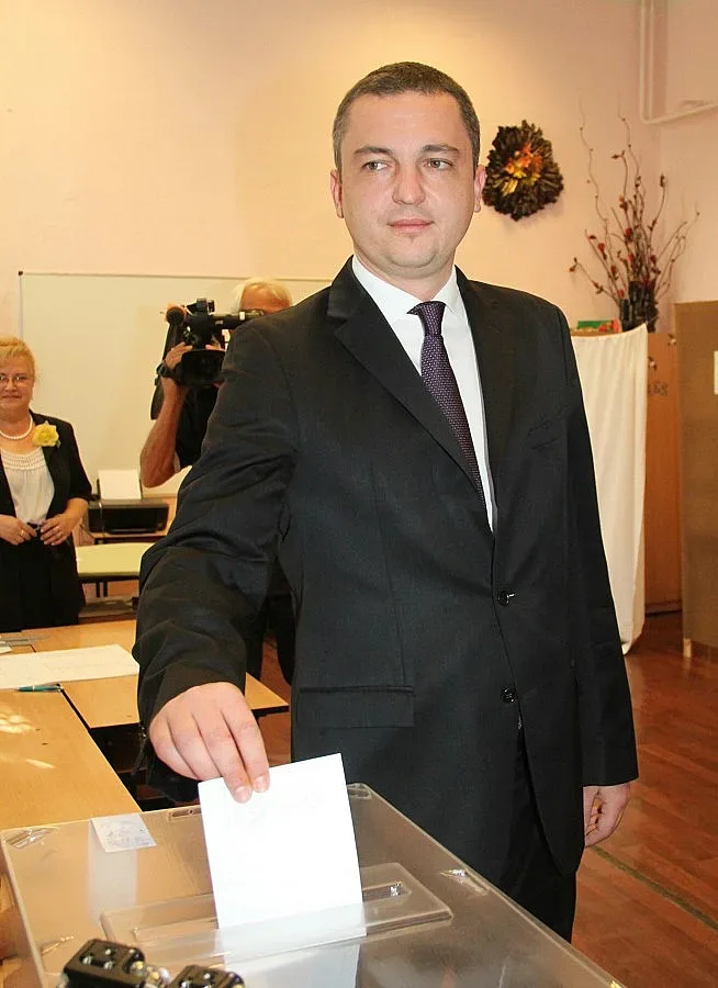 Кметът на Варна върна високите заплати на съветниците