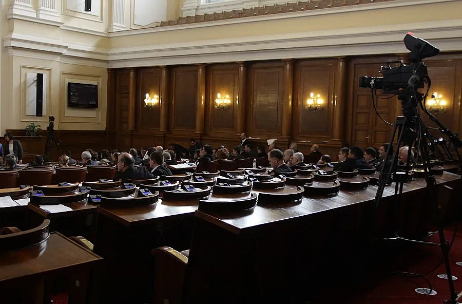 ГЕРБ поиска анкетна комисия за оградата по границата