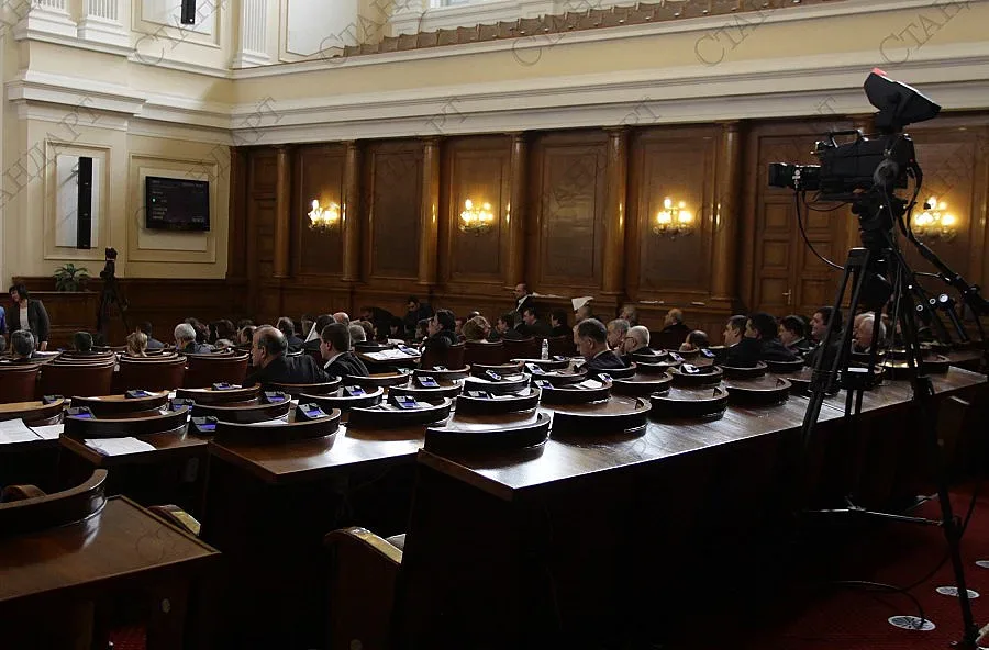 Депутатите се успаха