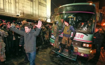 На живо: В Украйна подписаха мирното споразумение