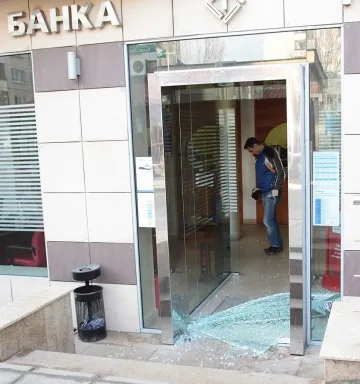 Нова банда граби банки по часовник