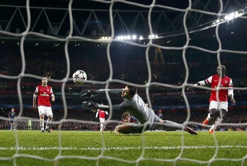 "Арсенал" на стриптийз с прасета след провала