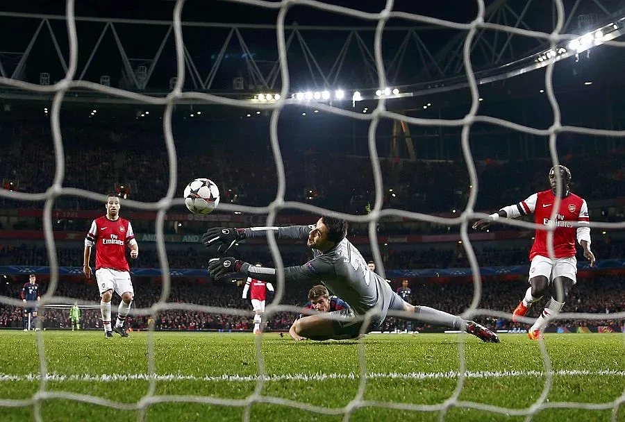 "Арсенал" на стриптийз с прасета след провала