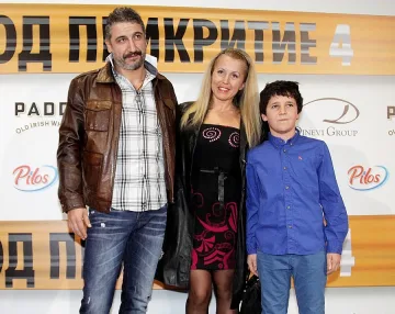 Кирил Ефремов гледа смок и две тарантули