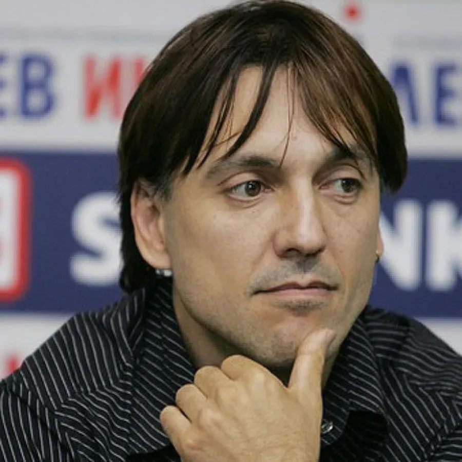 При Златан Ванев пият, пушат и дремят