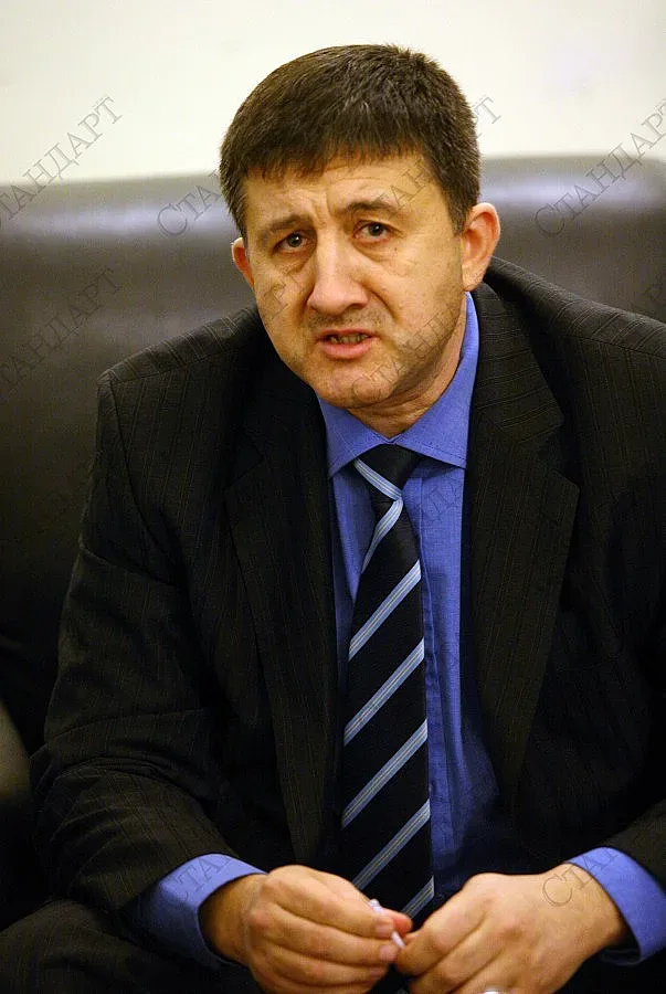 Марков: Опитах се да сваля здраво захванатата лепенка