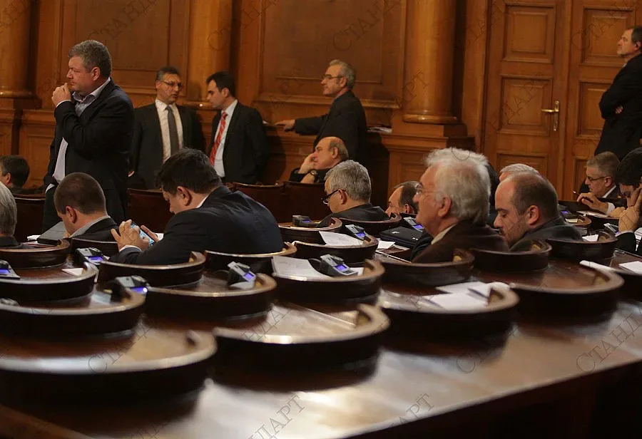 Депутатите продължават работата по Изборния кодекс