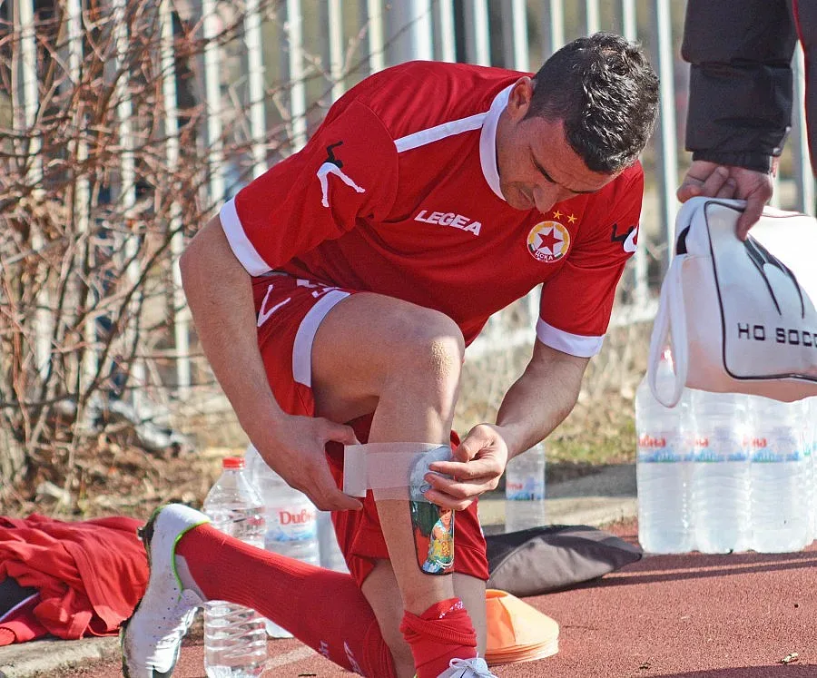 Врагове в парламента заедно на мач във Враца