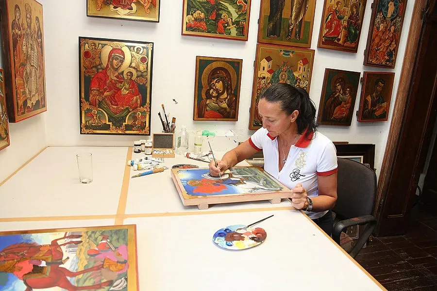 Икони и мистика в "Нюанс"