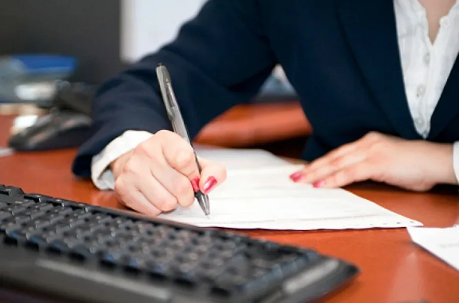 Секретарка стана началник на шефа си