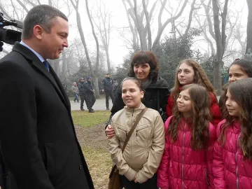 Деца питат кмет защо Левски е на фейсбук – стената му