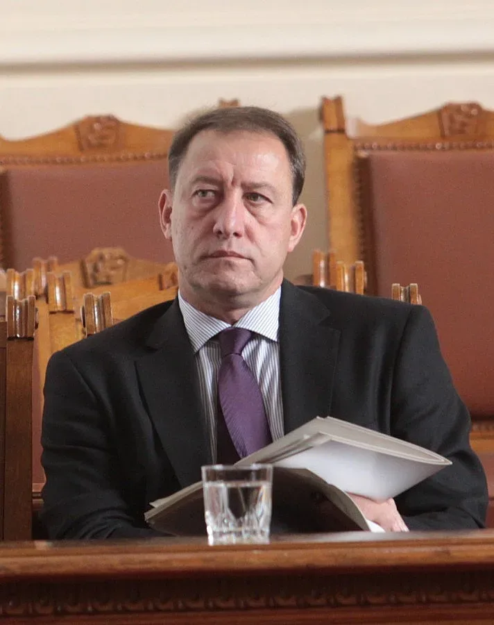 Министърът на отбраната поиска КСНС за етническия мир