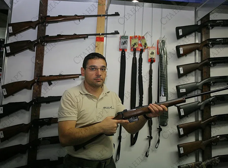 Млад банскалия крие боен арсенал в дома си