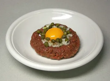 Хранят децата с яйчен прах и съмнителна кайма